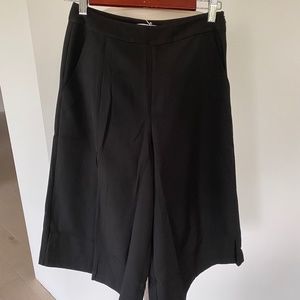 Achro black culottes with an edge! S